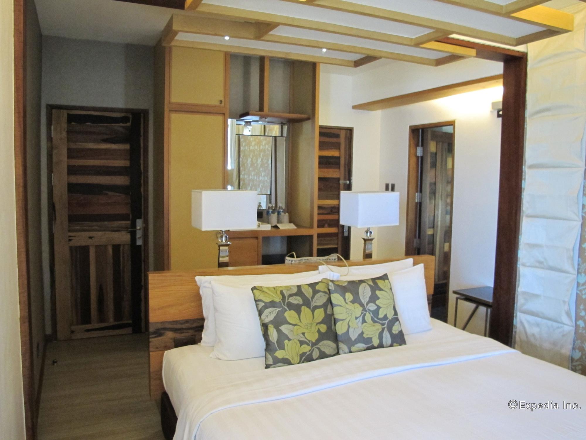 Infinity Resort Puerto Galera Exterior photo